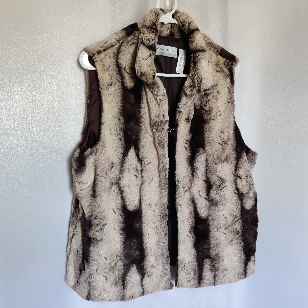 Alfred Dunner Faux Fur Vest Raccoon Very Short Hair Sz 14P